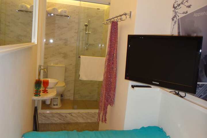 Room 10 of 48