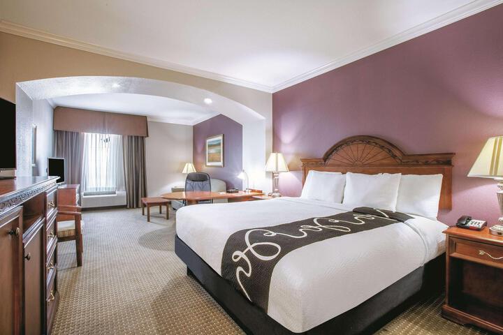 1 King Bed (3 of 16)