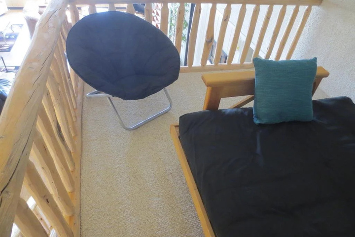 Room 9 of 11