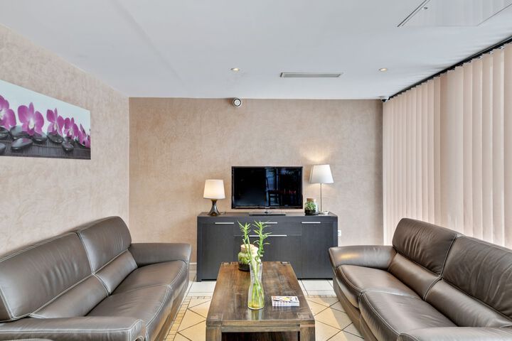 Entrance & Lobby