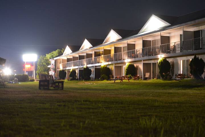 Monashee Motel in Sicamous, BC