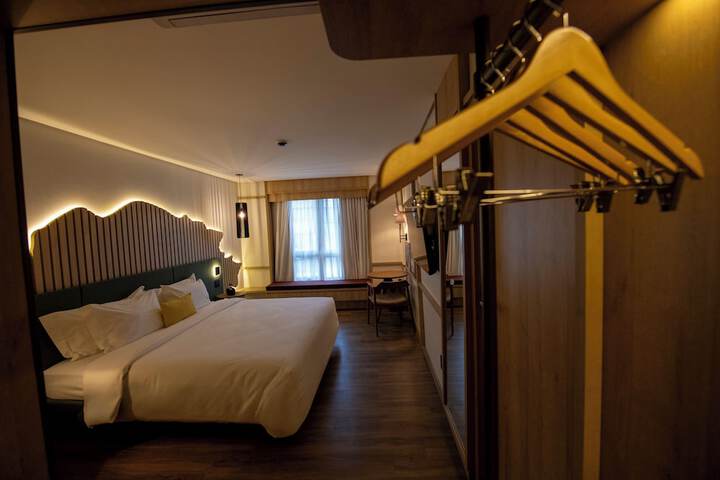 Room 27 of 51