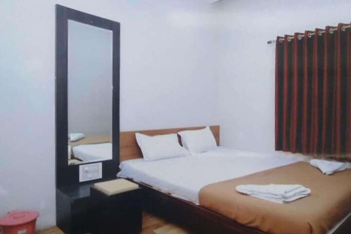 Room 12 of 32