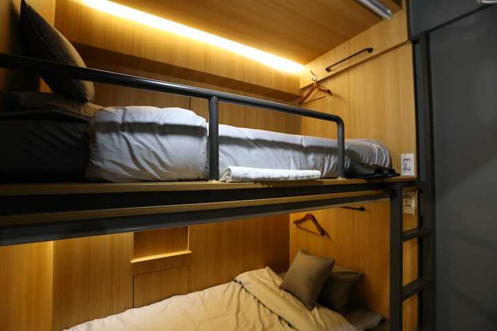Room 13 of 38