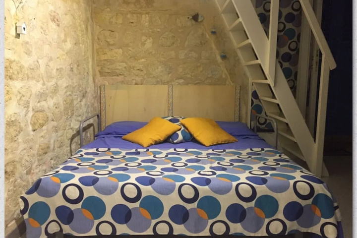 Room 2 of 8