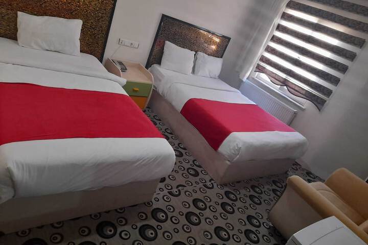 Room 5 of 12