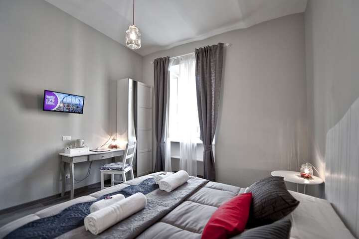 Room 3 of 82