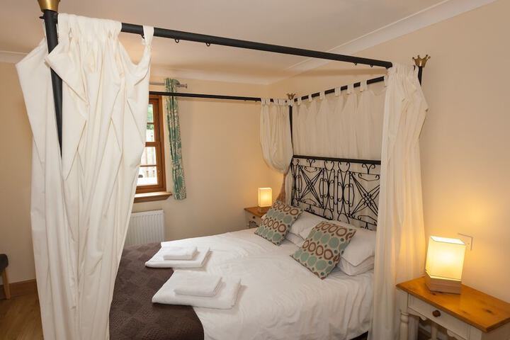 Room 4 of 44