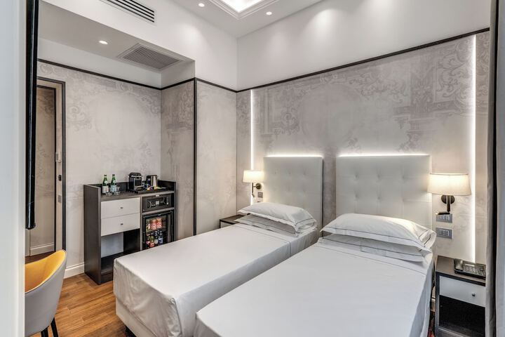 Room 6 of 52