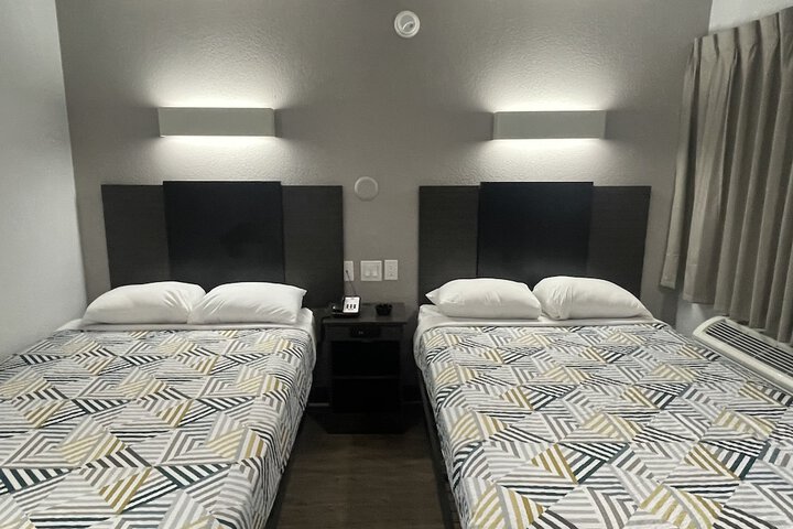 2 Double Beds (17 of 29)