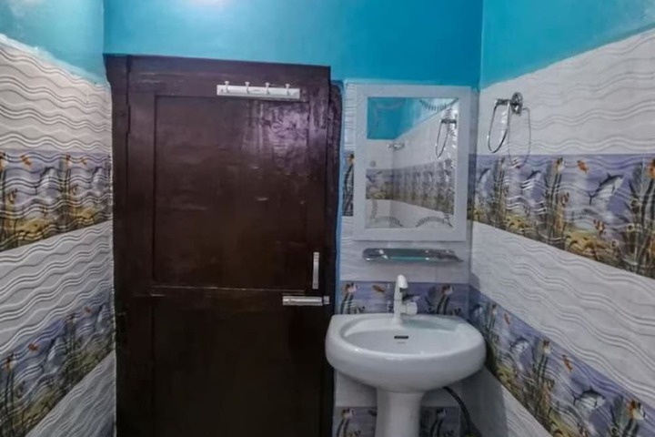Room 8 of 10