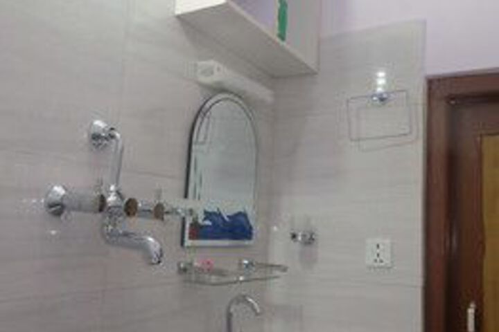 Room 9 of 30