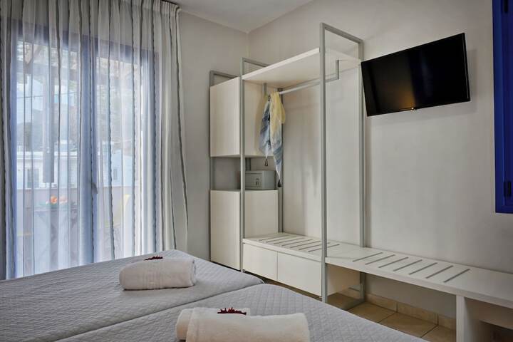 Room 8 of 74