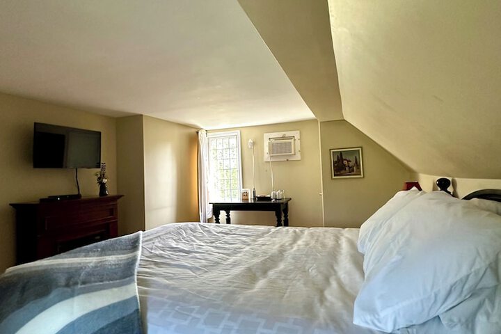 Room 50 of 91