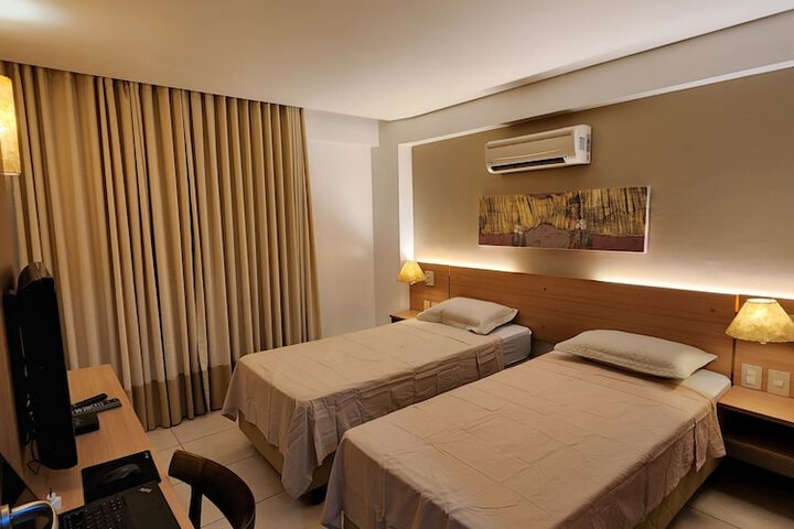 Room 6 of 15