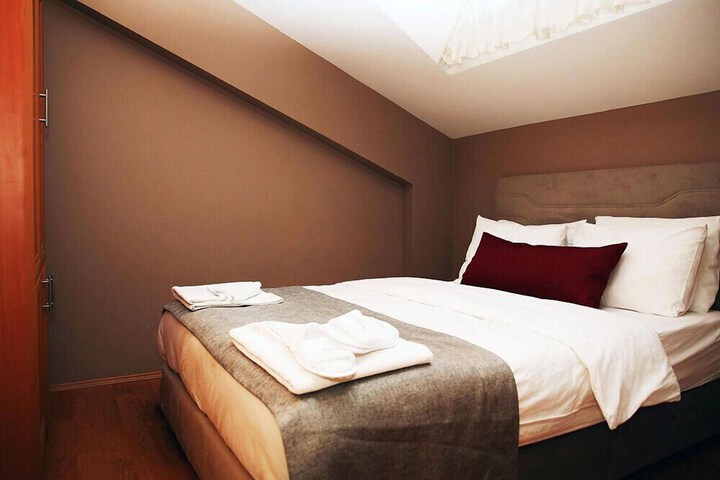 Room 3 of 22