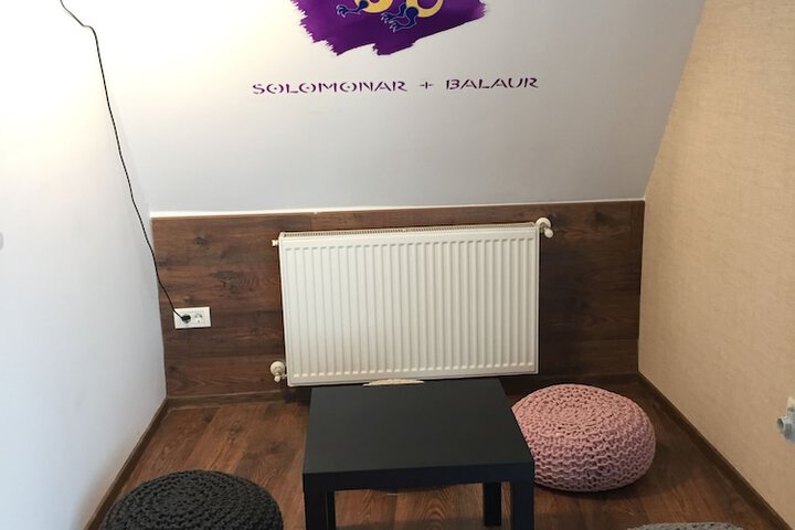 Room 9 of 9