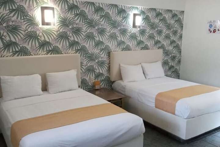 Room 7 of 33