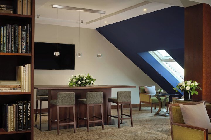 Lounge 138 of 173