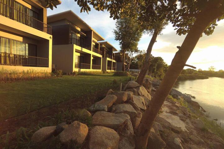 Riverawan Hotel