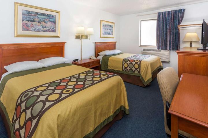 Double Accessible Queen Size Bed (4 of 8)