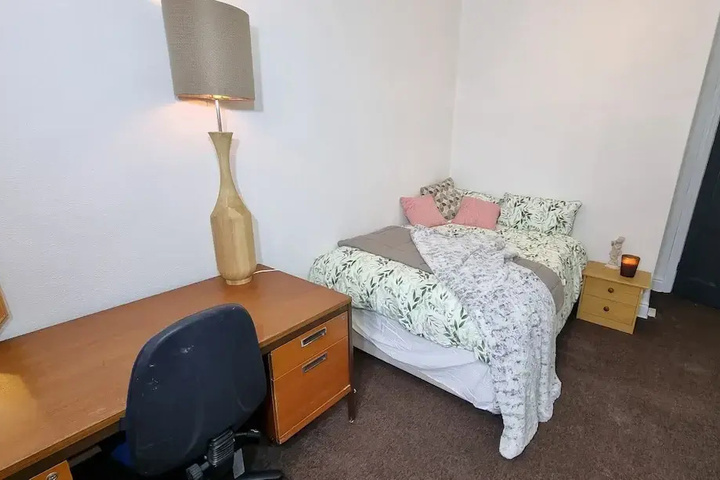 Room 2 of 16