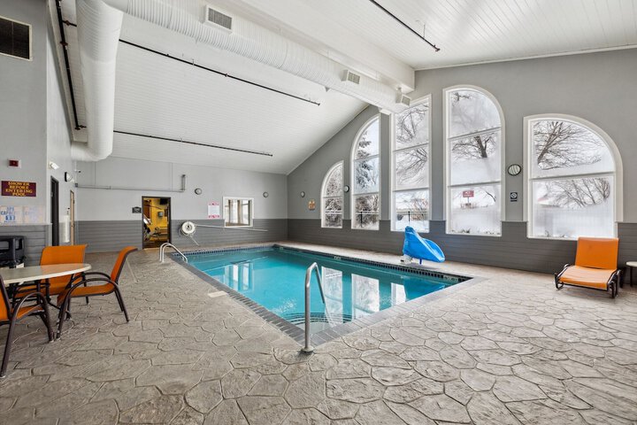 Pool 13 of 22