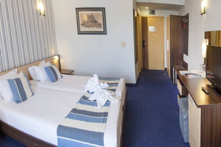 Room 34 of 83