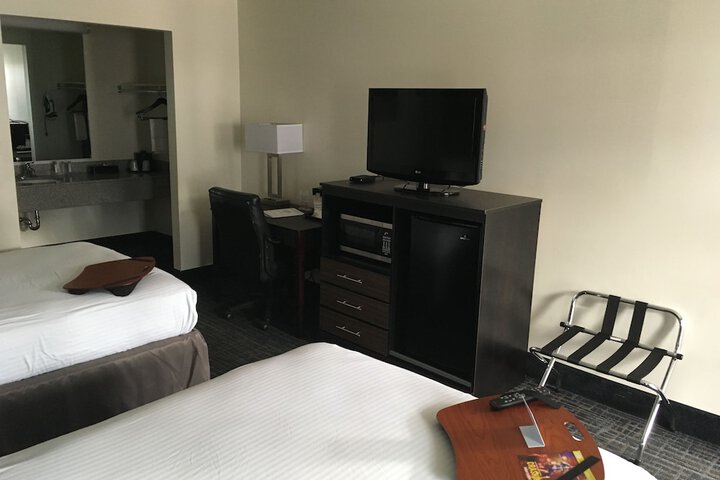 2 Double Beds (6 of 8)