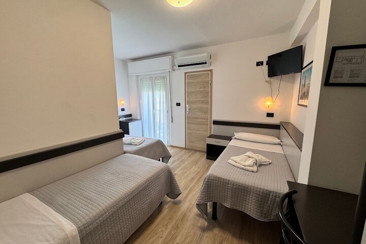 Room 13 of 37