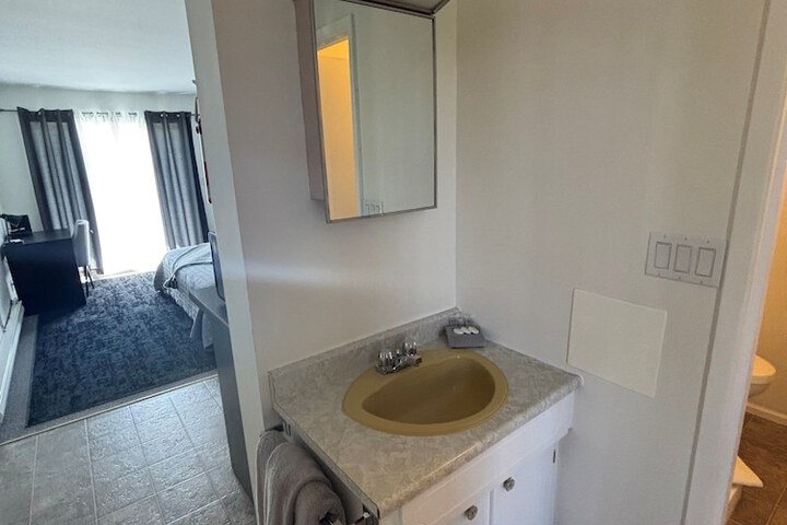Room 25 of 37