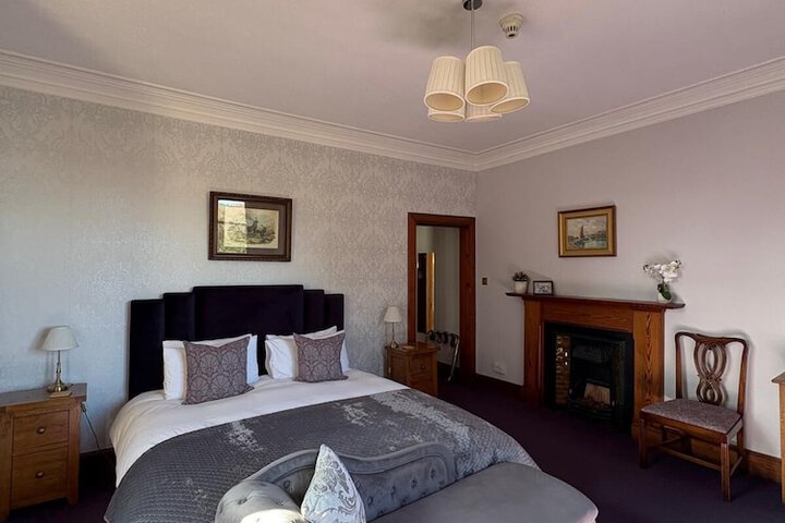 Room 3 of 84