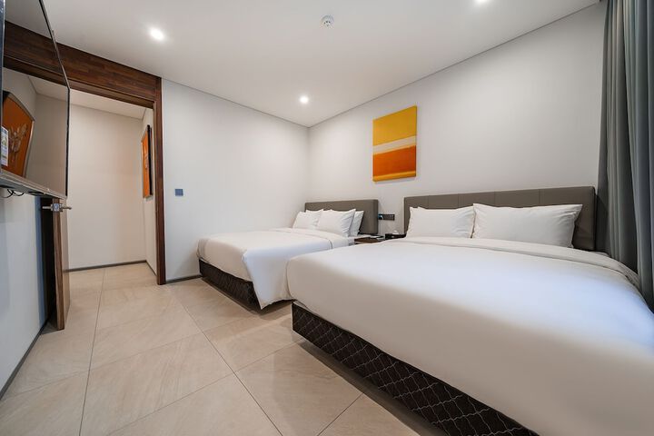 Room 13 of 22