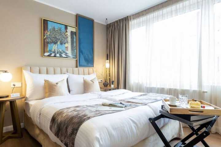 Room 4 of 27