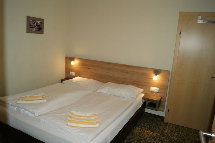 Room 27 of 141
