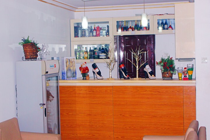 Lounge 78 of 93