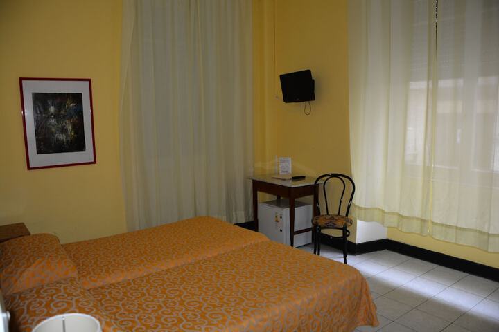 Room 10 of 31