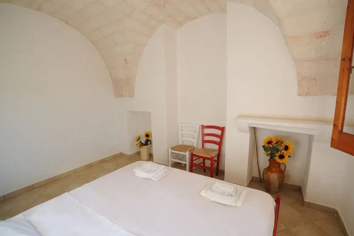 Room 4 of 15