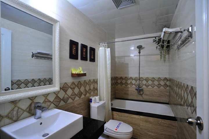 Room 25 of 34