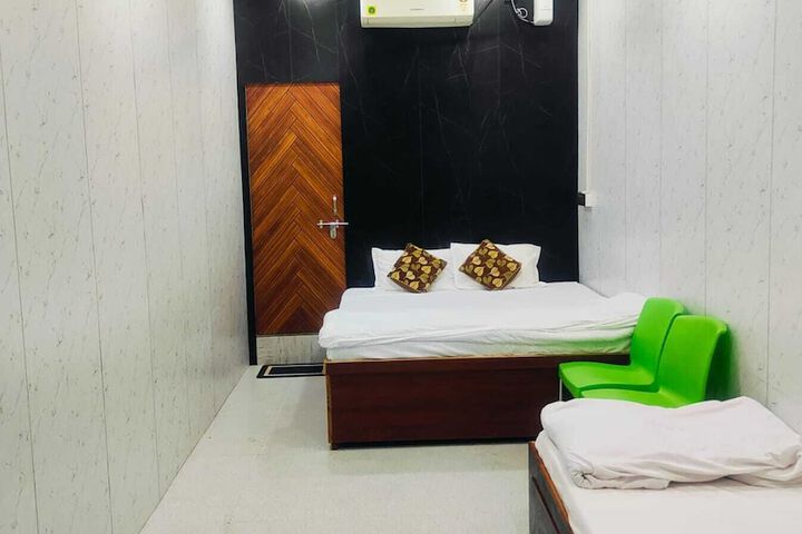 Room 8 of 14