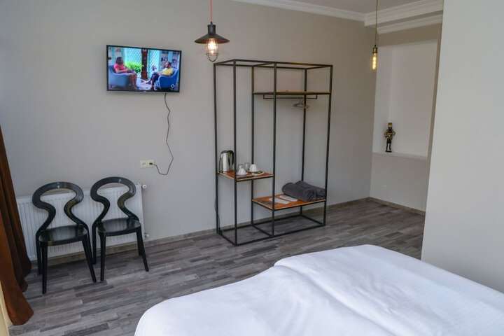 Room 10 of 48