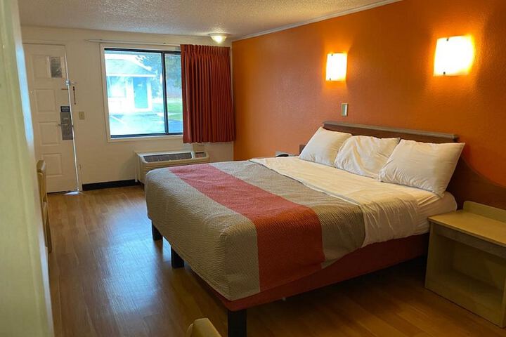 Standard Double Bed (6 of 17)