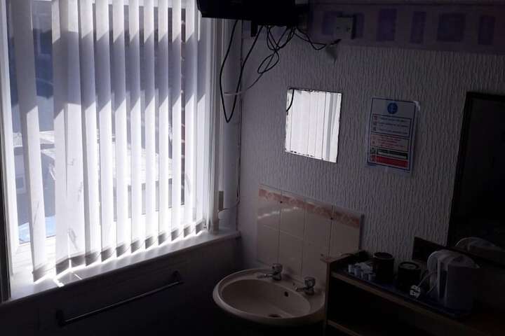 Room 21 of 40