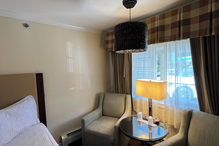 2 Double Beds (14 of 15)