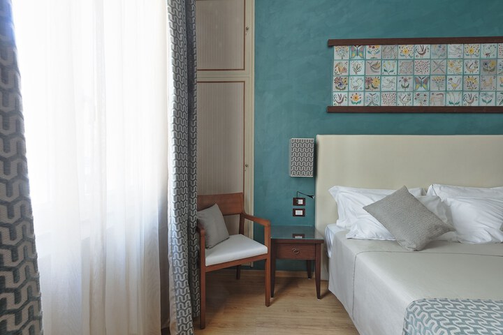 Room 10 of 98