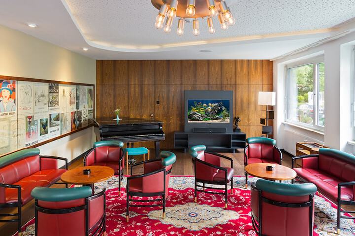 Entrance & Lobby