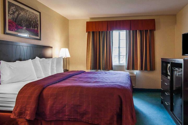 Room 30 of 107