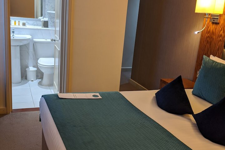 Room 17 of 49