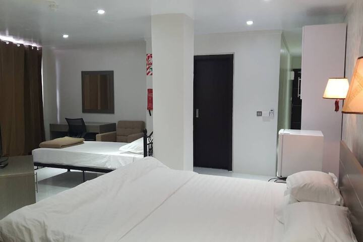 Room 2 of 37