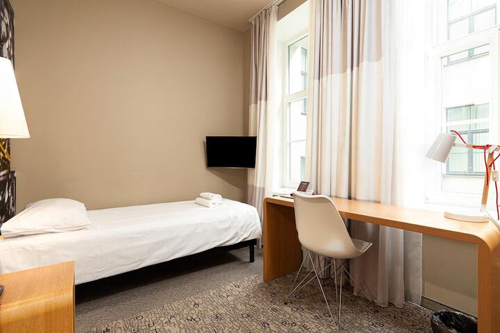 Room 10 of 50